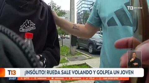 Rueda se desprende de un vehículo y golpea a un adolescente