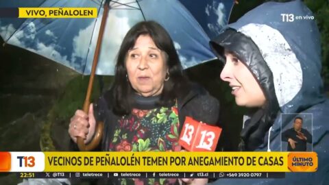 Se desborda una quebrada en la comuna de Peñalolén