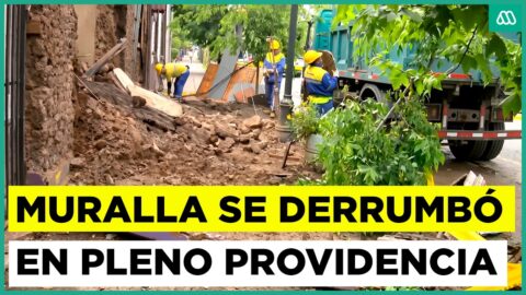 Se desploma fachada de casona antigua en Manuel Montt