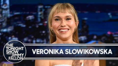 Slowikowska enseña a Fallon una canción polaca de cumpleaños