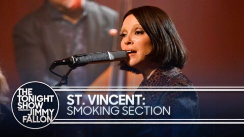 St. Vincent interpreta «Smoking Section» en The Tonight Show