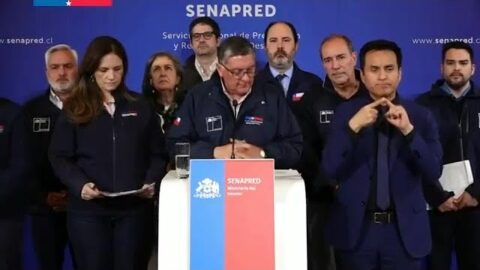 Suspenden clases en 10 comunas de Santiago por temporales