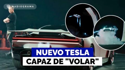 Tesla presenta el Roadster con un breve vuelo en Texas