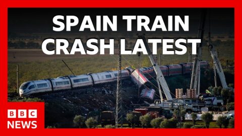 Tren de alta velocidad choca en España y deja 69 muertos