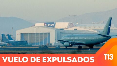 Vuelo chárter saca del país a 75 personas extranjeras